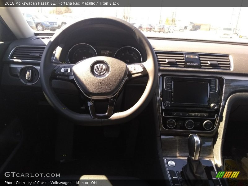 Fortana Red Metallic / Titan Black 2018 Volkswagen Passat SE