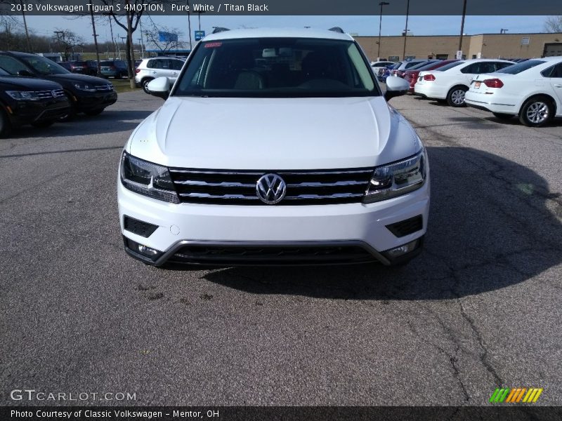 Pure White / Titan Black 2018 Volkswagen Tiguan S 4MOTION
