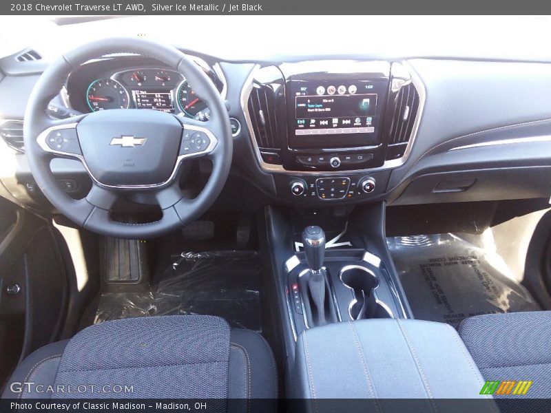 Silver Ice Metallic / Jet Black 2018 Chevrolet Traverse LT AWD