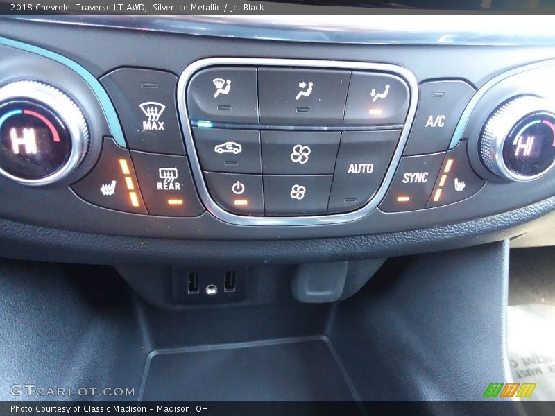 Silver Ice Metallic / Jet Black 2018 Chevrolet Traverse LT AWD