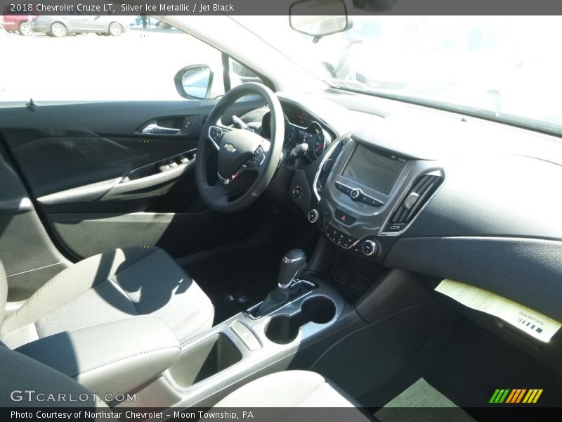 Silver Ice Metallic / Jet Black 2018 Chevrolet Cruze LT