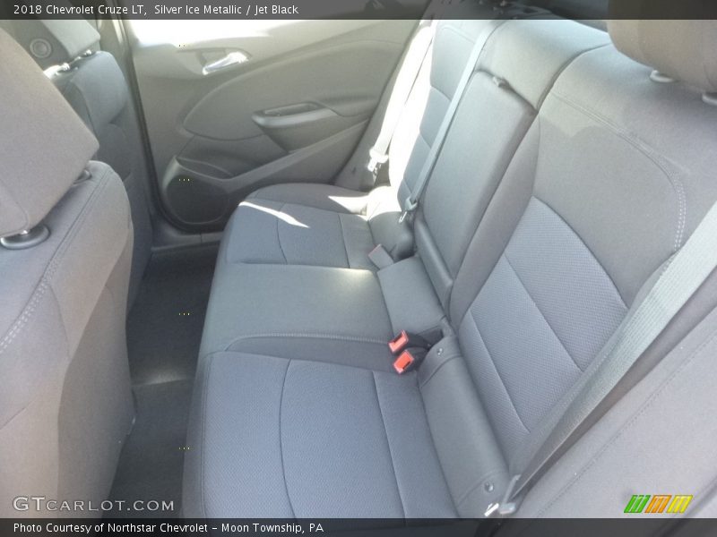 Silver Ice Metallic / Jet Black 2018 Chevrolet Cruze LT