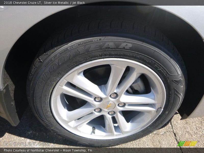 Silver Ice Metallic / Jet Black 2018 Chevrolet Cruze LT