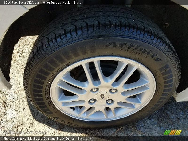 White Suede / Medium Stone 2010 Ford Focus SE Sedan