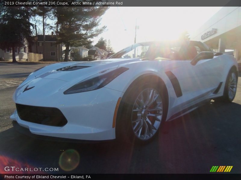 Arctic White / Adrenaline Red 2019 Chevrolet Corvette Z06 Coupe