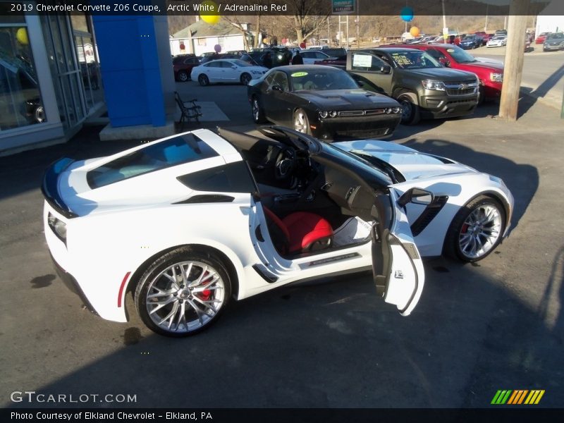 Arctic White / Adrenaline Red 2019 Chevrolet Corvette Z06 Coupe
