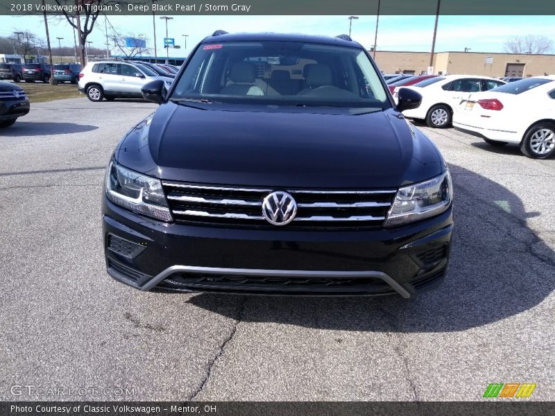 Deep Black Pearl / Storm Gray 2018 Volkswagen Tiguan S