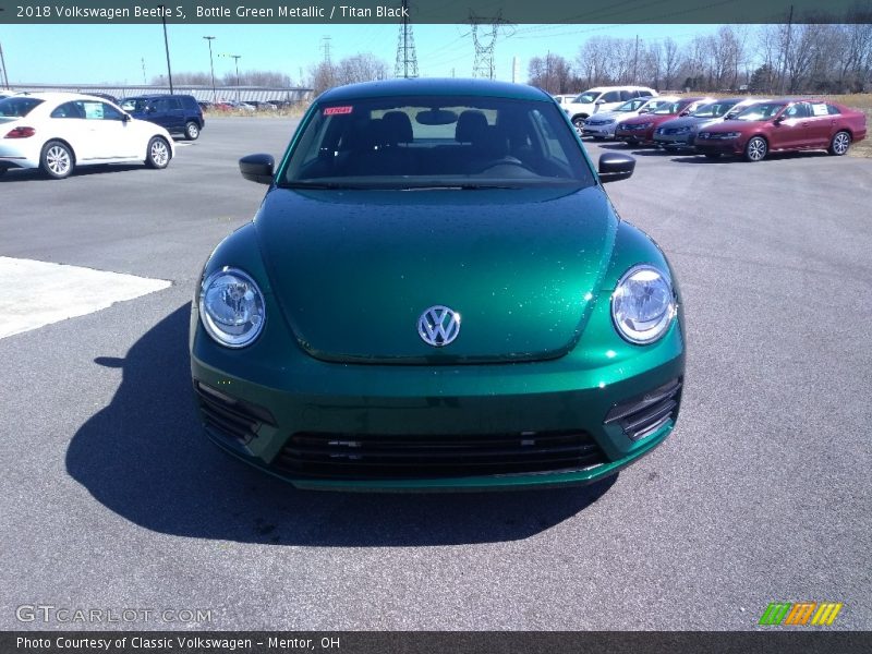 Bottle Green Metallic / Titan Black 2018 Volkswagen Beetle S