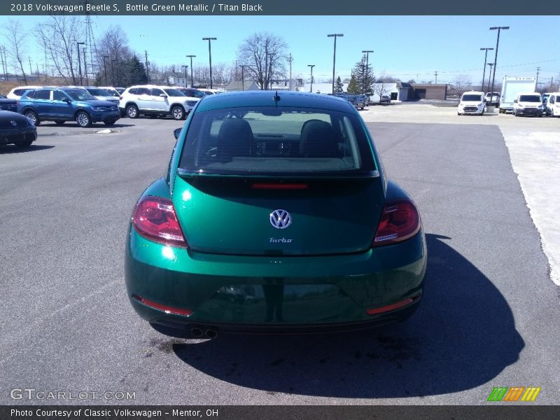 Bottle Green Metallic / Titan Black 2018 Volkswagen Beetle S