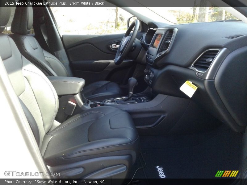 Bright White / Black 2019 Jeep Cherokee Latitude Plus