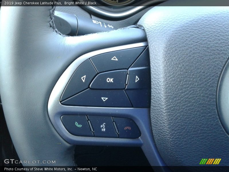 Controls of 2019 Cherokee Latitude Plus