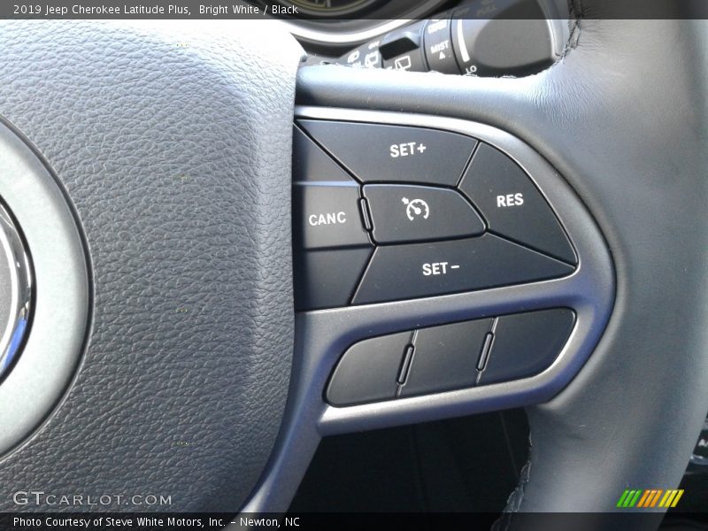 Controls of 2019 Cherokee Latitude Plus