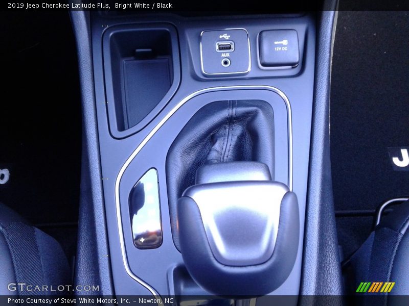  2019 Cherokee Latitude Plus 9 Speed Automatic Shifter