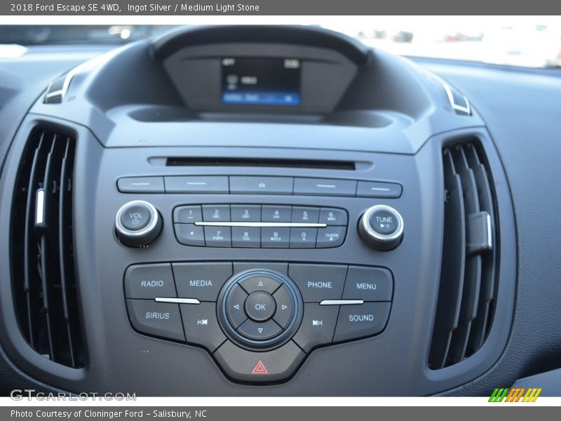 Ingot Silver / Medium Light Stone 2018 Ford Escape SE 4WD