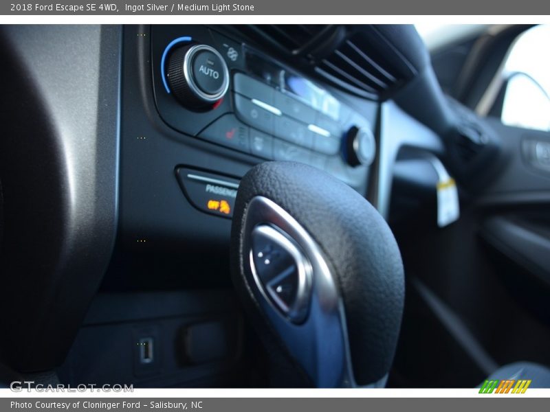 Ingot Silver / Medium Light Stone 2018 Ford Escape SE 4WD