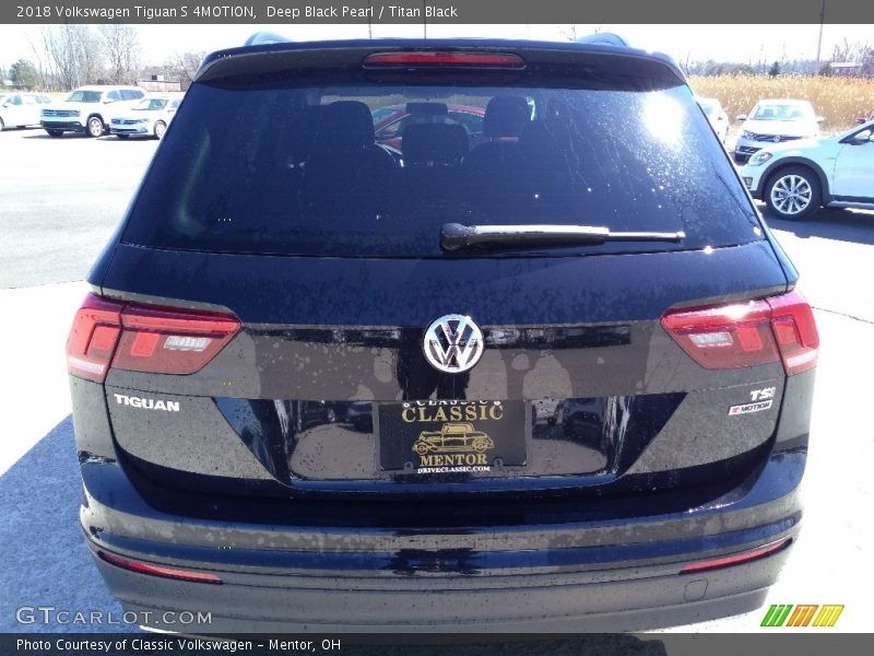 Deep Black Pearl / Titan Black 2018 Volkswagen Tiguan S 4MOTION