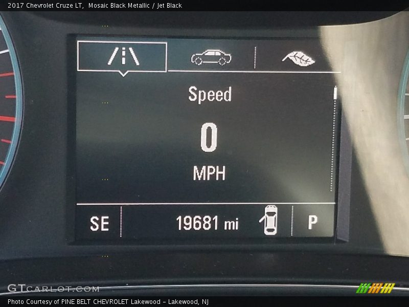 Mosaic Black Metallic / Jet Black 2017 Chevrolet Cruze LT