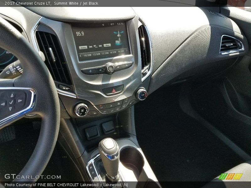 Summit White / Jet Black 2017 Chevrolet Cruze LT