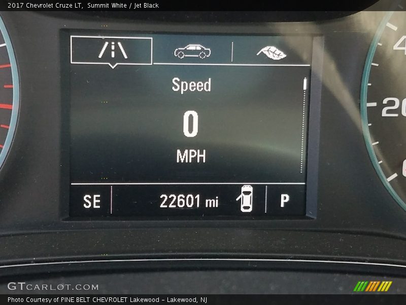 Summit White / Jet Black 2017 Chevrolet Cruze LT