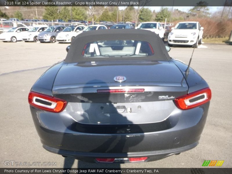 Grigio Moda Meteor Grey / Nero Black 2018 Fiat 124 Spider Classica Roadster