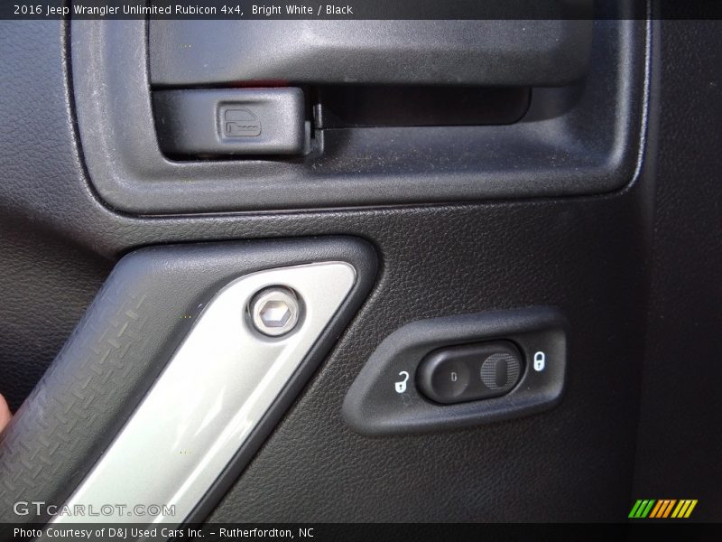 Bright White / Black 2016 Jeep Wrangler Unlimited Rubicon 4x4
