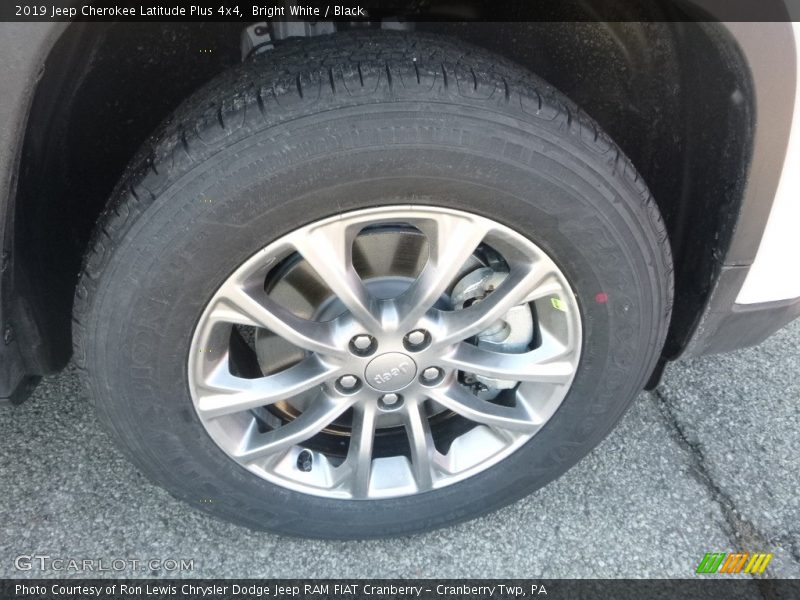 Bright White / Black 2019 Jeep Cherokee Latitude Plus 4x4