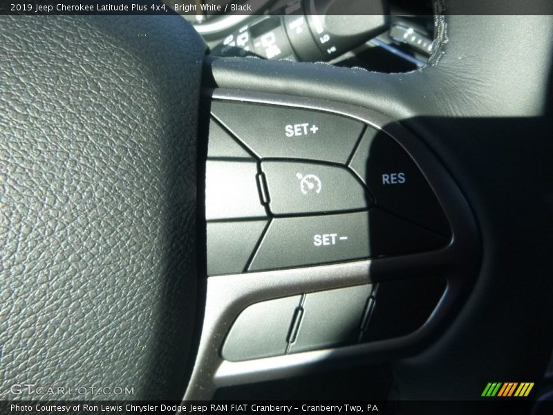 Bright White / Black 2019 Jeep Cherokee Latitude Plus 4x4
