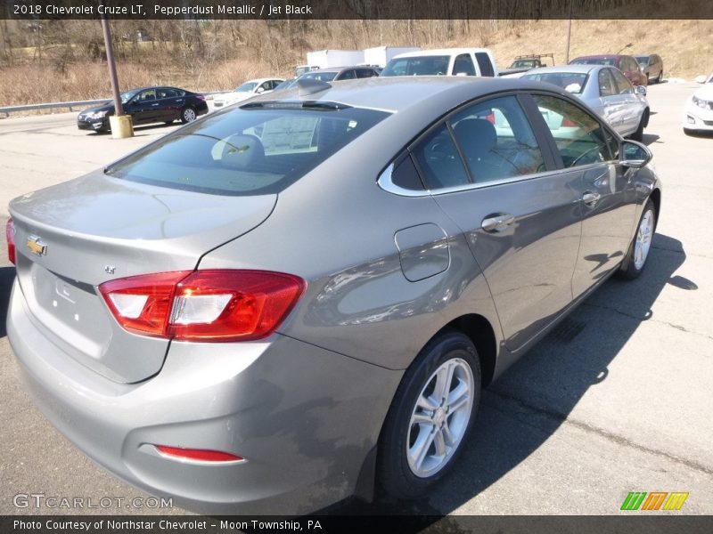 Pepperdust Metallic / Jet Black 2018 Chevrolet Cruze LT
