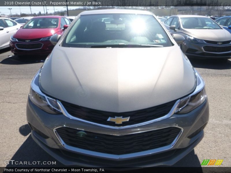 Pepperdust Metallic / Jet Black 2018 Chevrolet Cruze LT