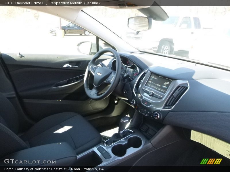 Pepperdust Metallic / Jet Black 2018 Chevrolet Cruze LT