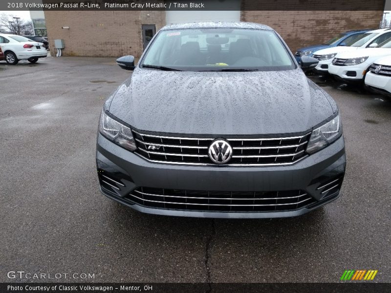 Platinum Gray Metallic / Titan Black 2018 Volkswagen Passat R-Line