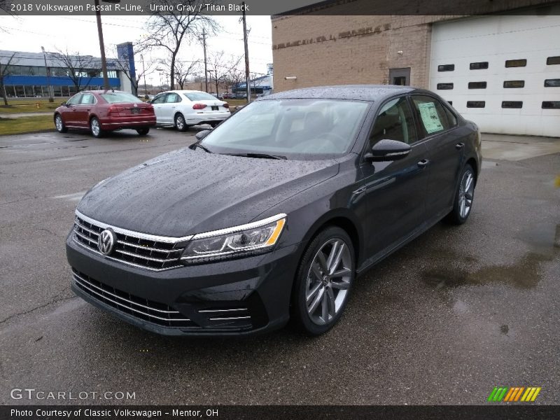 Front 3/4 View of 2018 Passat R-Line