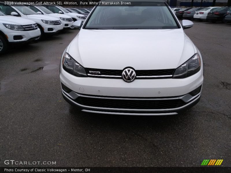 Pure White / Marrakesh Brown 2018 Volkswagen Golf Alltrack SEL 4Motion