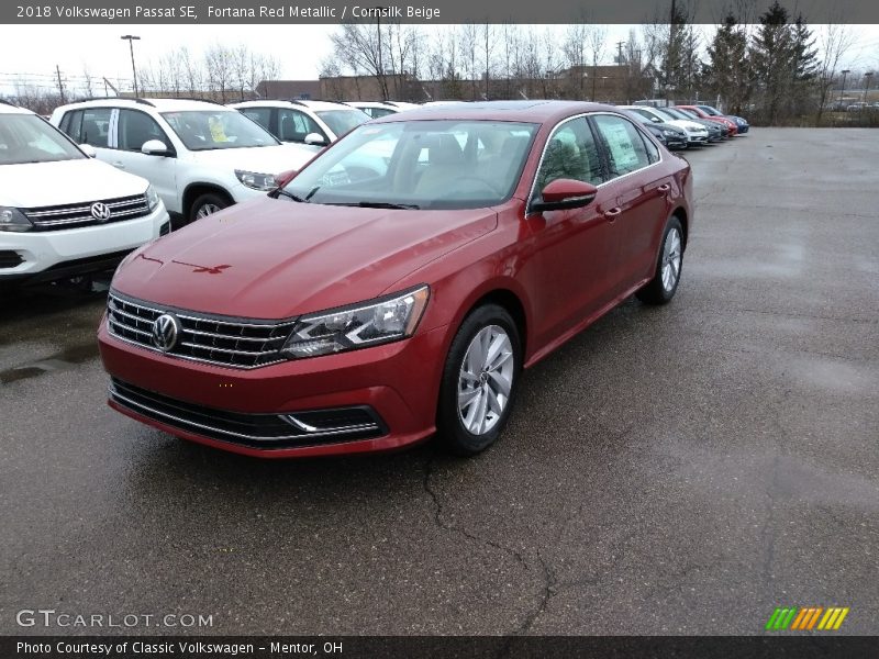 Front 3/4 View of 2018 Passat SE