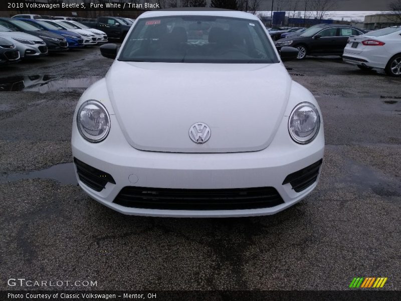 Pure White / Titan Black 2018 Volkswagen Beetle S