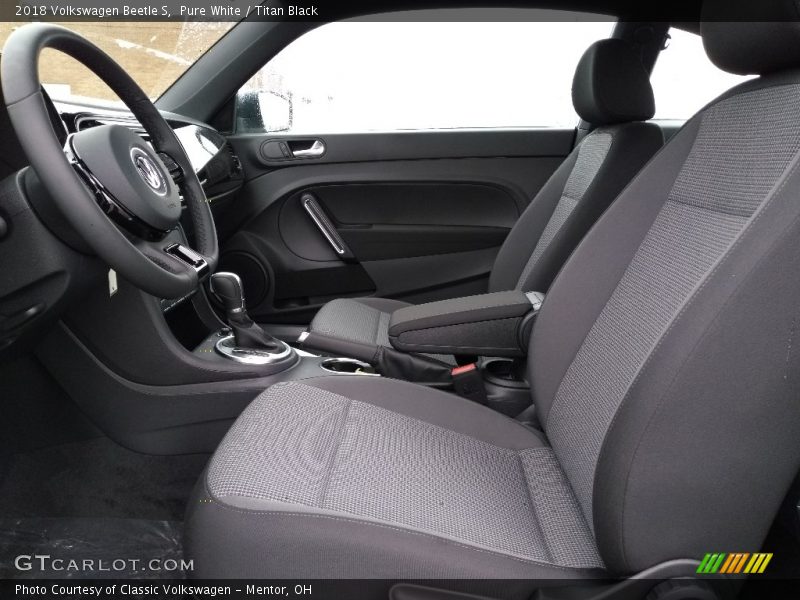 Pure White / Titan Black 2018 Volkswagen Beetle S