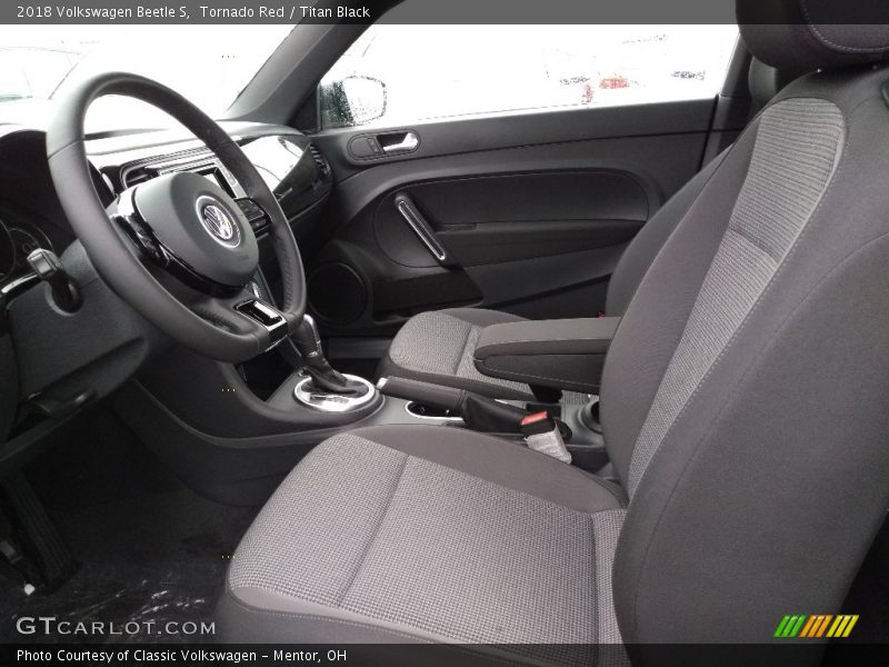 Tornado Red / Titan Black 2018 Volkswagen Beetle S