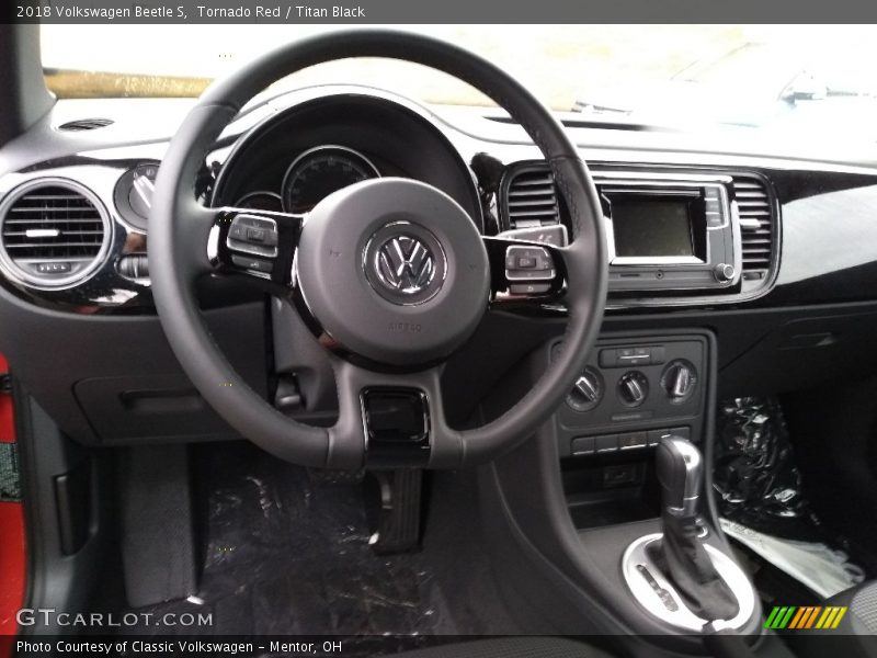 Tornado Red / Titan Black 2018 Volkswagen Beetle S