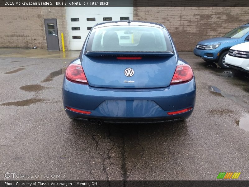 Blue Silk Metallic / Titan Black 2018 Volkswagen Beetle S