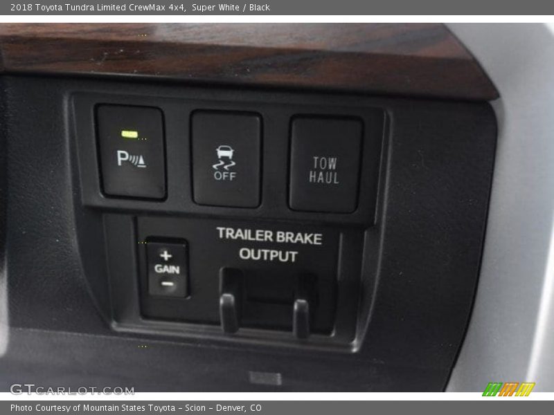Super White / Black 2018 Toyota Tundra Limited CrewMax 4x4