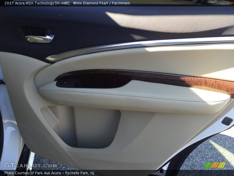 White Diamond Pearl / Parchment 2017 Acura MDX Technology SH-AWD