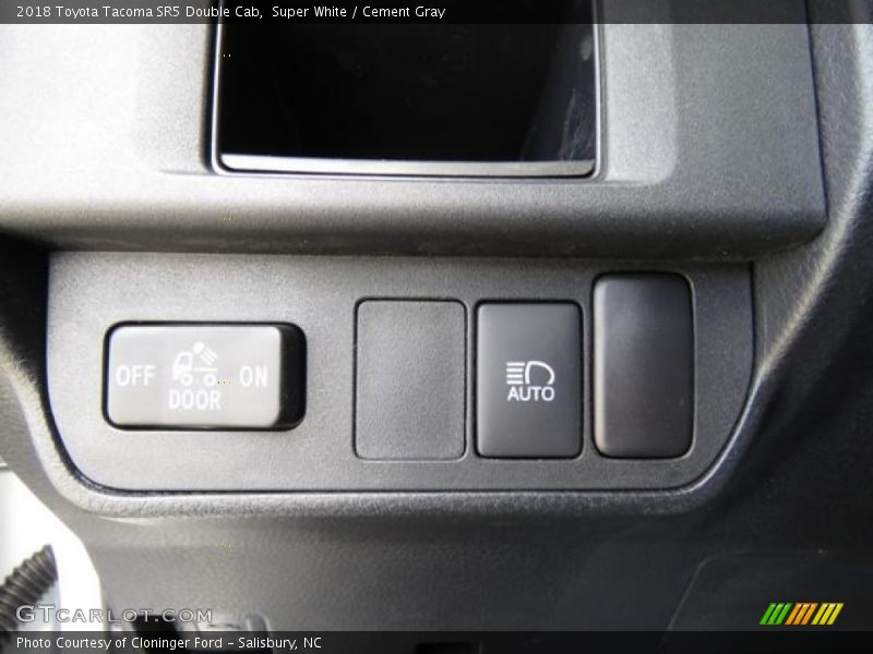 Super White / Cement Gray 2018 Toyota Tacoma SR5 Double Cab