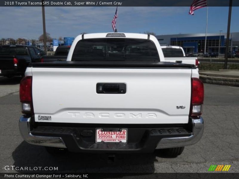 Super White / Cement Gray 2018 Toyota Tacoma SR5 Double Cab