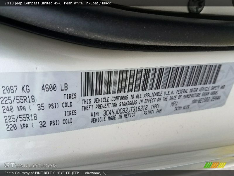 Pearl White Tri–Coat / Black 2018 Jeep Compass Limited 4x4