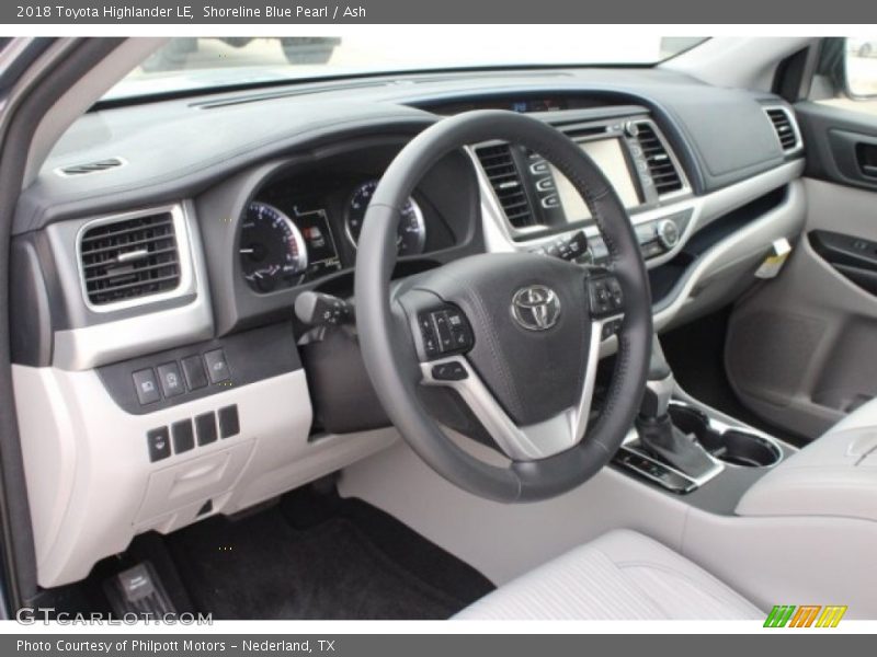 Shoreline Blue Pearl / Ash 2018 Toyota Highlander LE