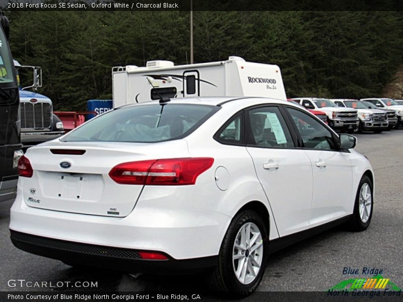Oxford White / Charcoal Black 2018 Ford Focus SE Sedan