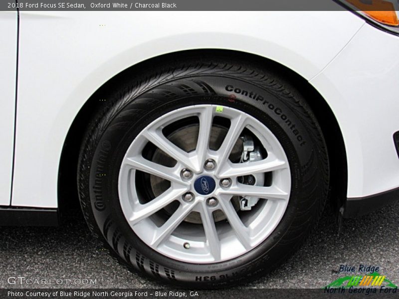 Oxford White / Charcoal Black 2018 Ford Focus SE Sedan