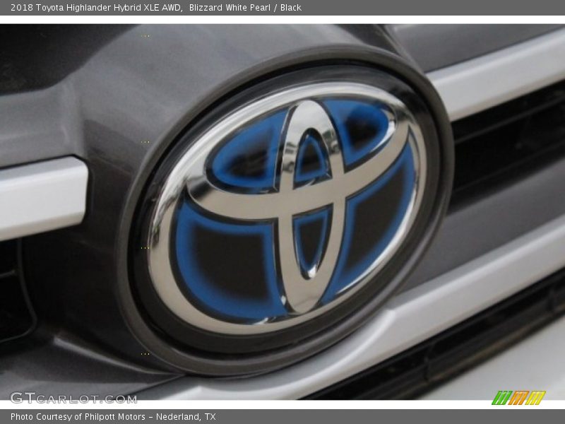 Blizzard White Pearl / Black 2018 Toyota Highlander Hybrid XLE AWD