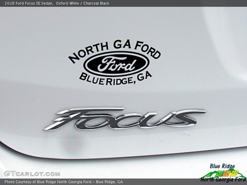 Oxford White / Charcoal Black 2018 Ford Focus SE Sedan