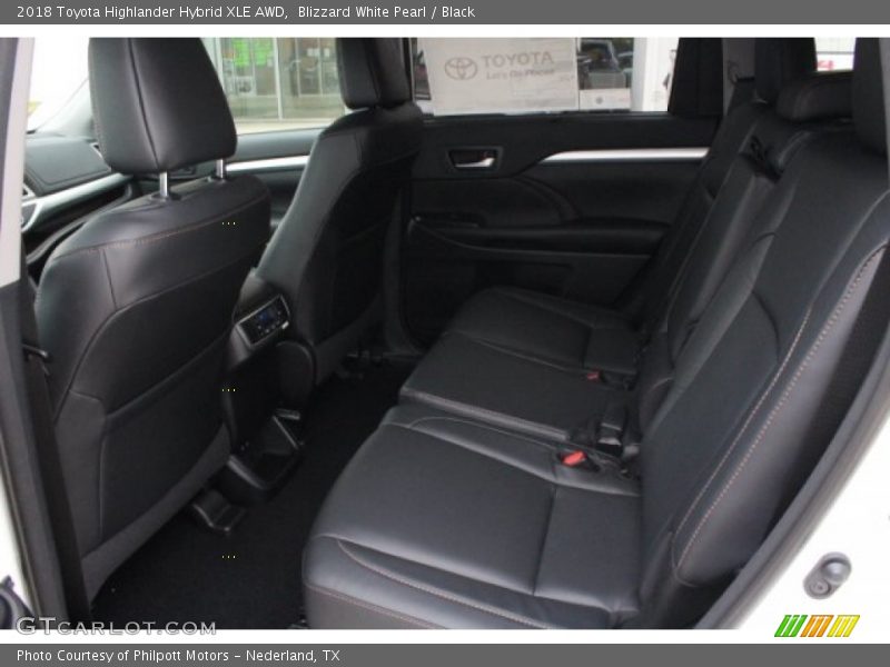 Blizzard White Pearl / Black 2018 Toyota Highlander Hybrid XLE AWD